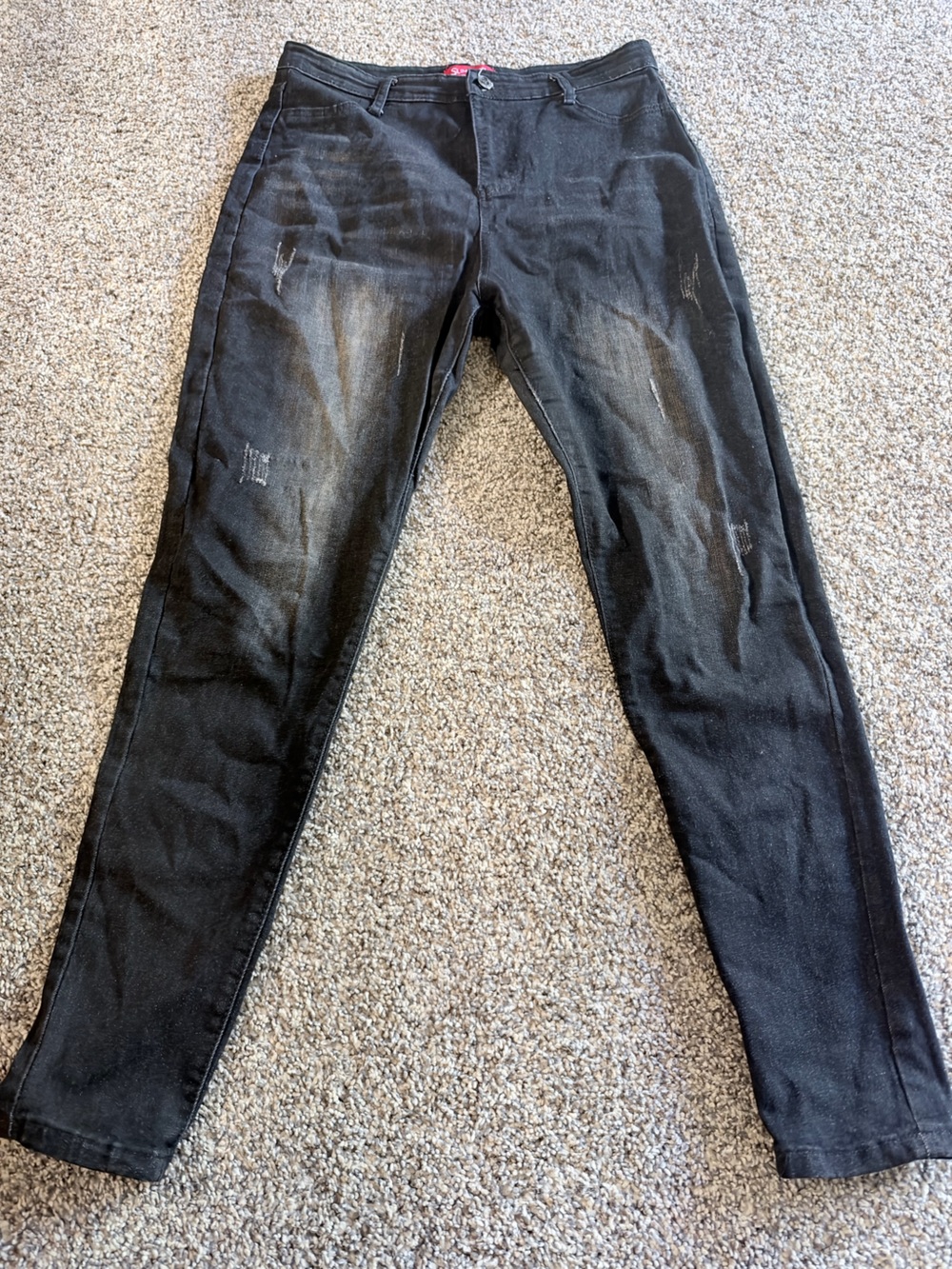 Women’s Black Skinny Jeans with Subtle Distress